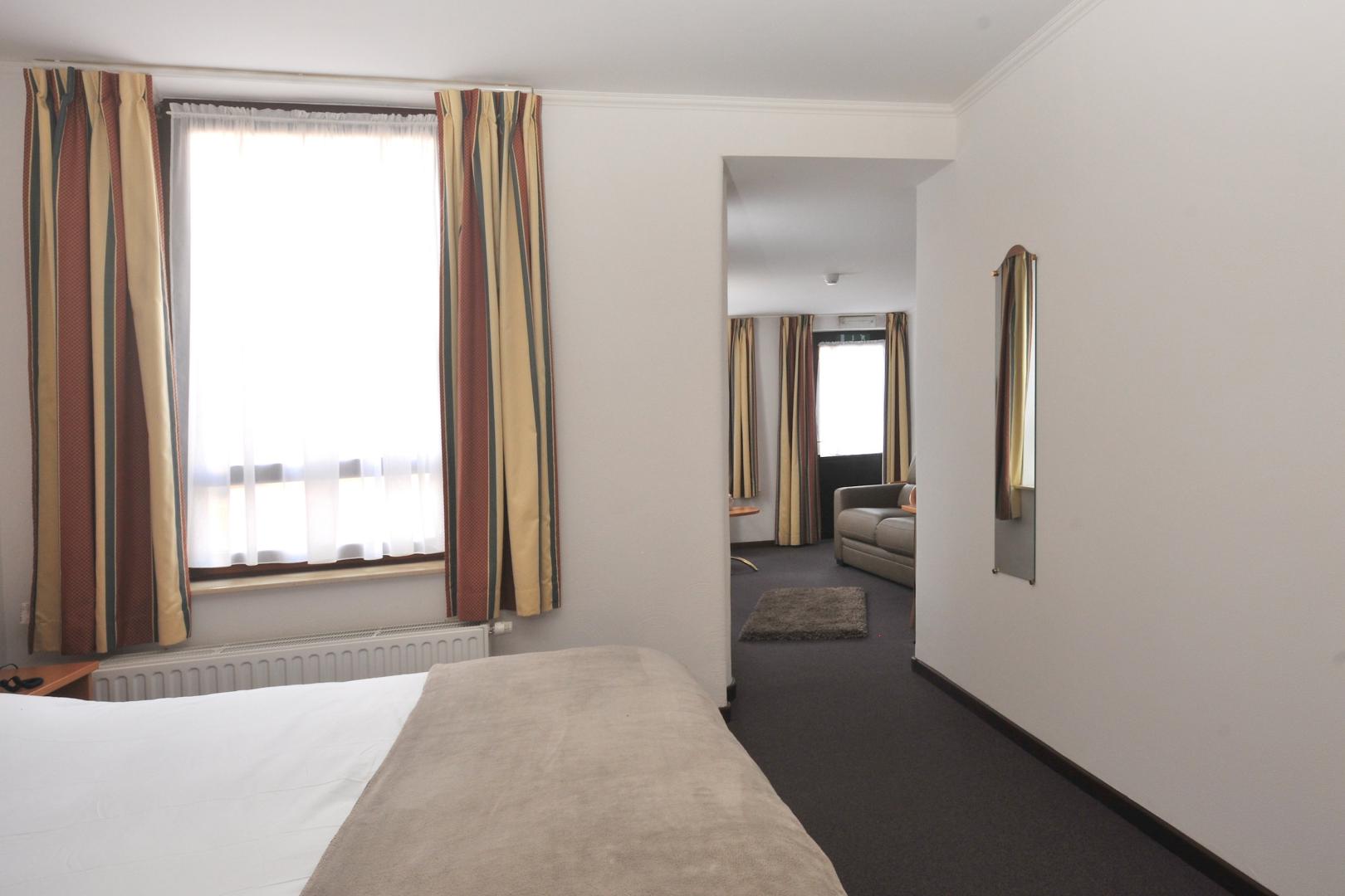 hotel-du-perron-theux-suite2